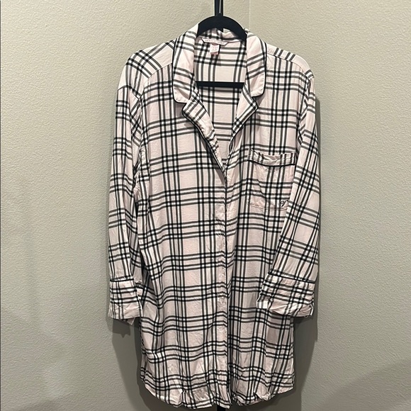 Victoria's Secret Black and White Plaid pajama Shirt - Picture 1 of 3